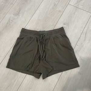 Lululemon Athletica Green Athletic Shorts Lightweight Elastic Waist